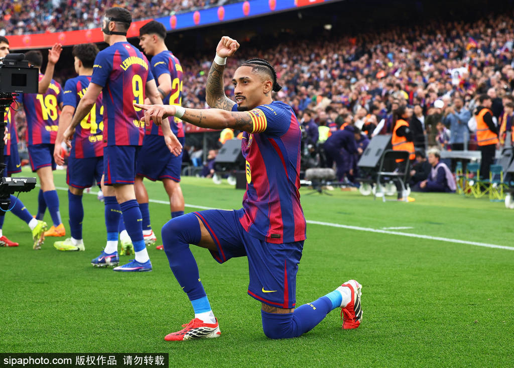 西甲-拉菲尼亚帽子戏法坎塞洛造3球 巴萨5-2塞维利亚